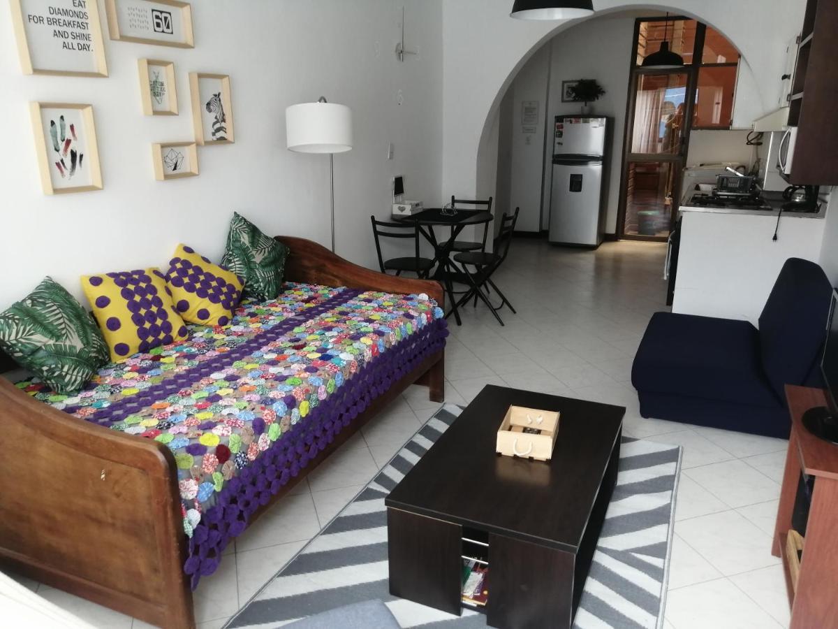 Apto Idoneo Para Descansar Muy Central En El Poblado Daire Medellín Dış mekan fotoğraf